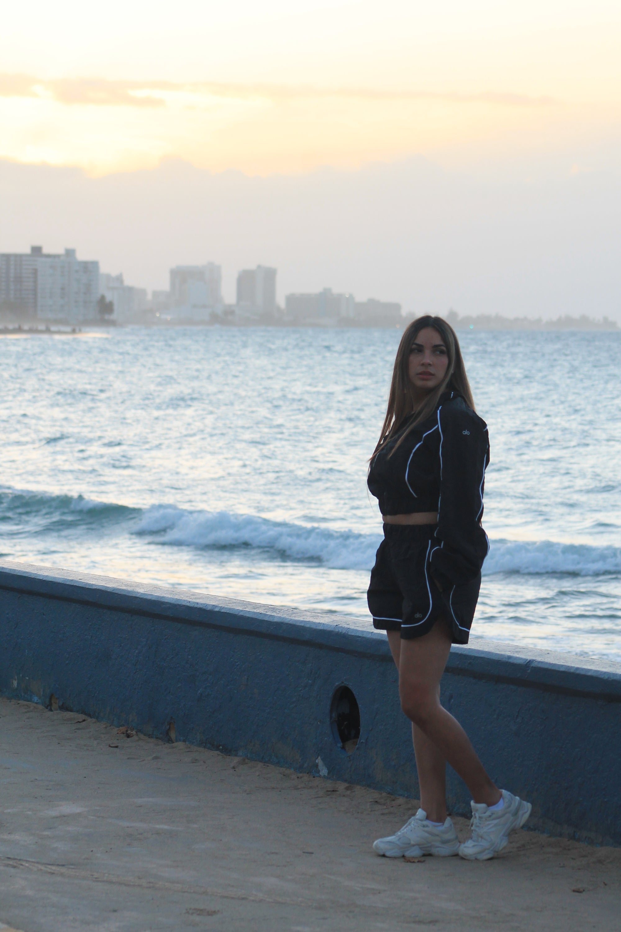 Black set alo